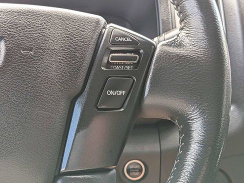 Used 2024 Nissan Frontier SL RWD image 32