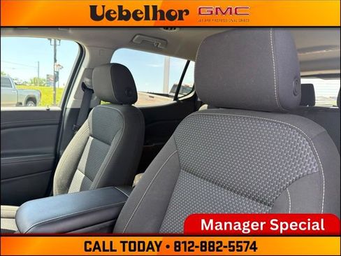 Used 2023 GMC Acadia SLE w/ Driver Convenience Package FWD image 24