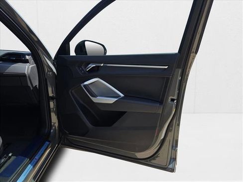 New 2025 Audi Q3 2.0T Premium image 11