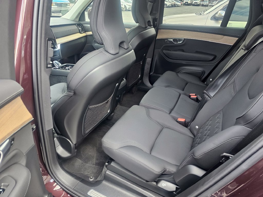 Used 2026 Volvo XC90 B5 Plus w/ Protection Package AWD/4WD image 11