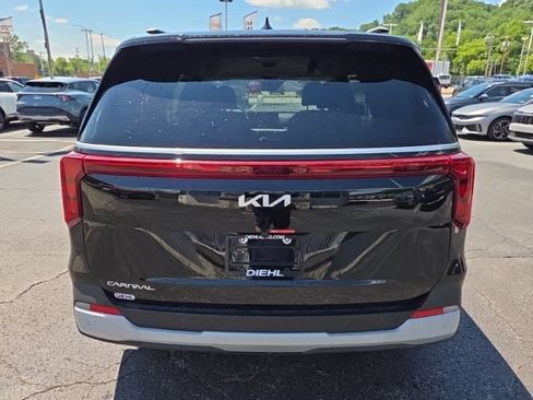 New 2026 Kia Carnival EX FWD image 6