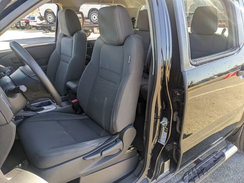 Used 2022 Nissan Frontier S w/ Technology Package image 32