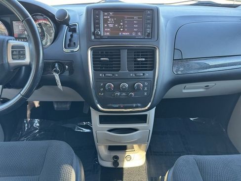 Used 2019 Dodge Grand Caravan SE w/ Rear Park Assist Package image 2