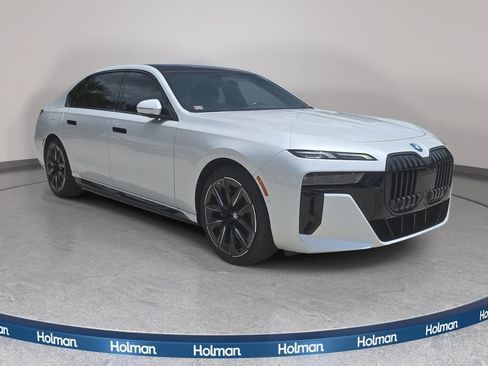 Certified 2023 BMW i7 xDrive60 AWD/4WD image 3