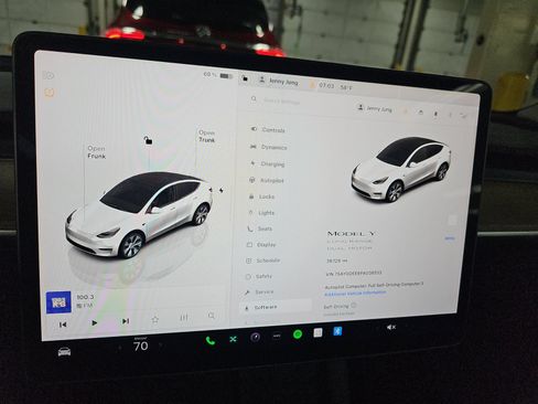 Used 2023 Tesla Model Y Long Range AWD/4WD image 2