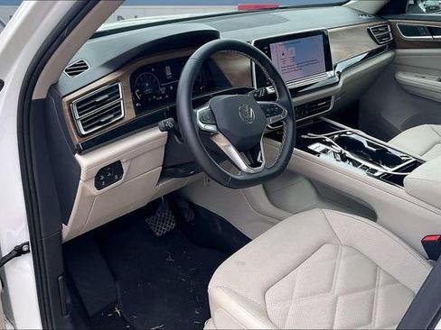 Used 2026 Volkswagen Atlas SE AWD/4WD image 16