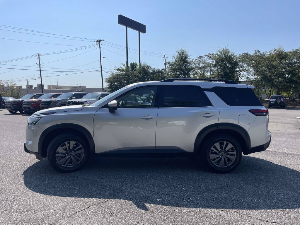 Used 2025 Nissan Pathfinder SV FWD image 6