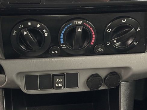 Used 2015 Toyota Tacoma 4x4 Access Cab image 26