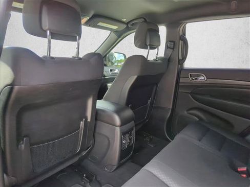 Used 2019 Jeep Grand Cherokee Laredo RWD image 19