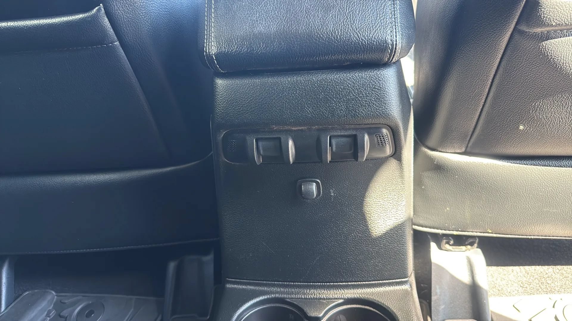 Used 2016 Jeep Wrangler Unlimited Sahara AWD/4WD image 36