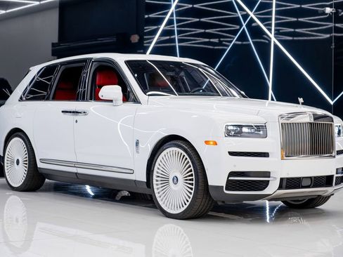 Used 2021 Rolls-Royce Cullinan image 1