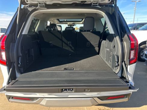 New 2025 Ford Expedition Max Platinum w/ Driver's Package image 23