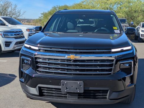 Used 2026 Chevrolet Traverse LT w/ Driver Confidence Package image 8