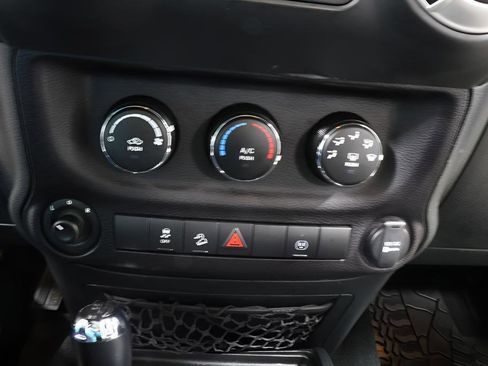 Used 2018 Jeep Wrangler Unlimited Sahara w/ Connectivity Group image 11