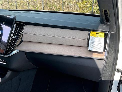 New 2026 Volvo XC90 T8 Plus image 18