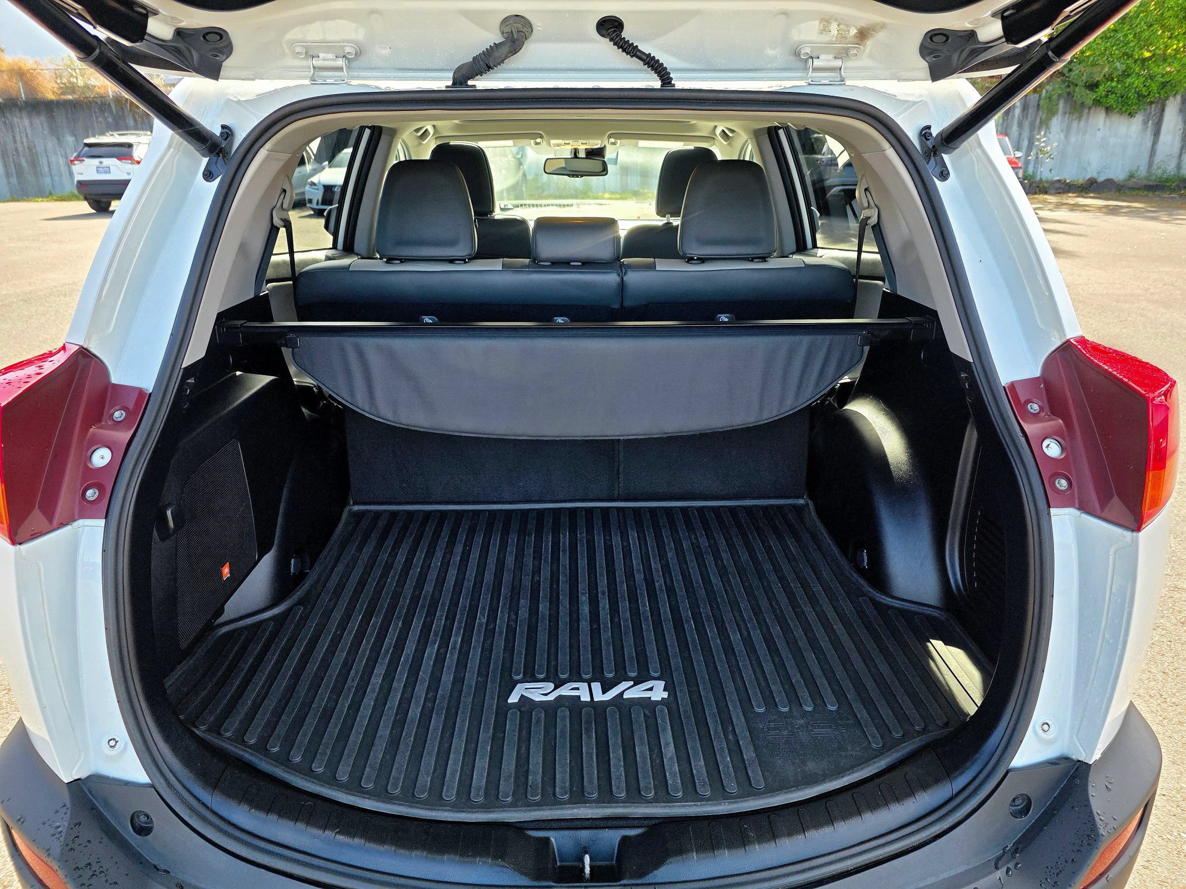 Used 2014 Toyota RAV4 Limited w/ Technology Package AWD/4WD image 60