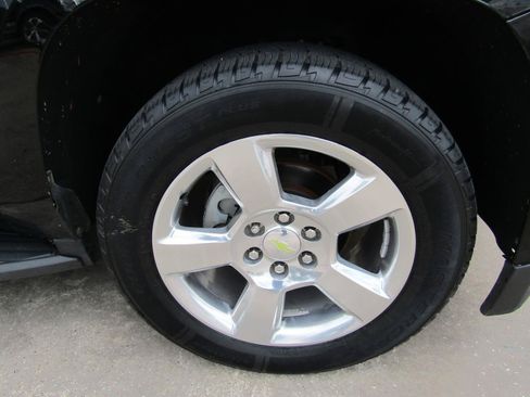 Used 2016 Chevrolet Suburban LT RWD image 7