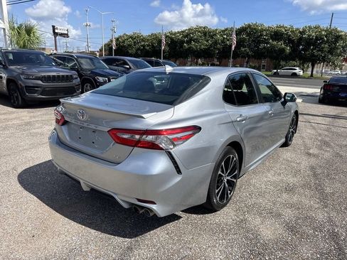 Used 2019 Toyota Camry SE FWD image 8