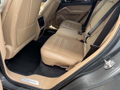 Used 2019 Porsche Cayenne image 16