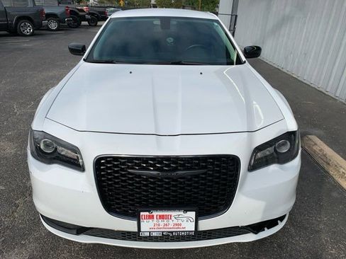 Used 2022 Chrysler 300 Touring w/ Sport Appearance Package image 2