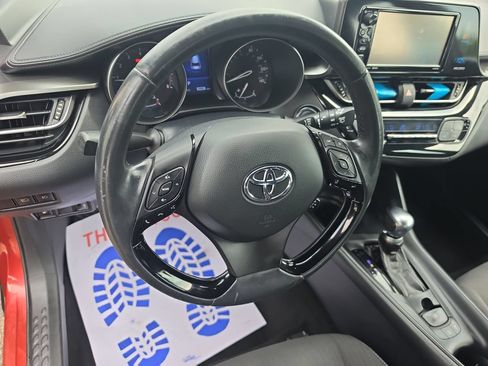Used 2018 Toyota C-HR XLE FWD image 22