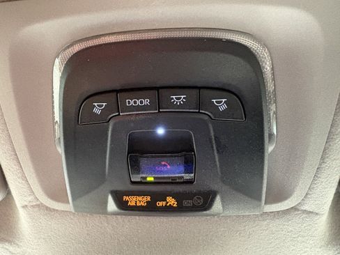 Used 2024 Toyota Corolla Cross XLE AWD/4WD image 25