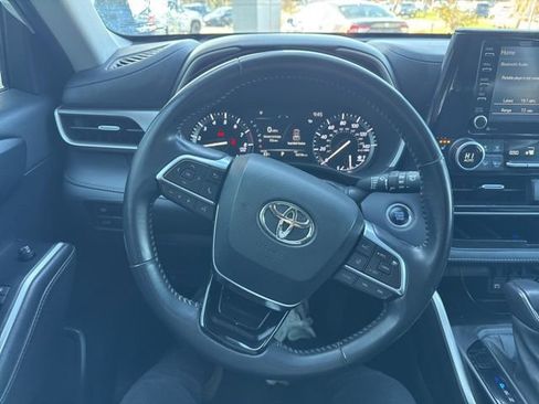 Used 2021 Toyota Highlander XLE image 14