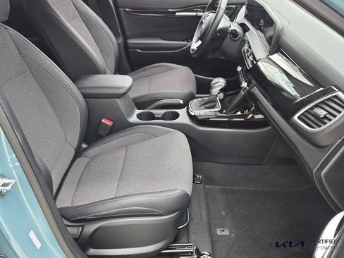 Certified 2025 Kia Seltos S FWD image 17