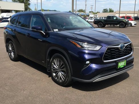 Used 2021 Toyota Highlander Platinum AWD/4WD image 11