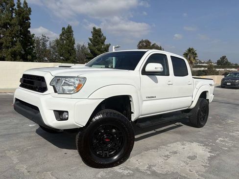 Used 2014 Toyota Tacoma PreRunner image 2
