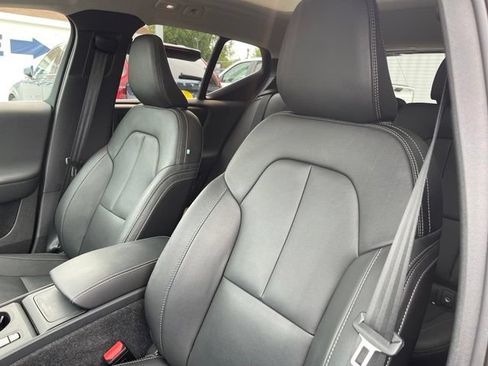 Used 2025 Volvo XC40 B5 Core w/ Protection Package Premier AWD/4WD image 8
