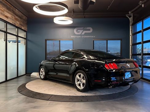 Used 2017 Ford Mustang Coupe image 5