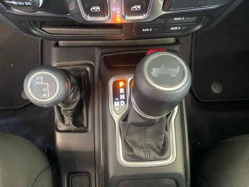 Used 2021 Jeep Wrangler Sport AWD/4WD image 19