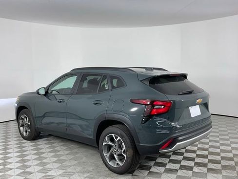 Used 2025 Chevrolet Trax LT w/ Driver Confidence Package image 6