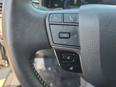 Used 2025 Toyota Camry SE FWD image 16
