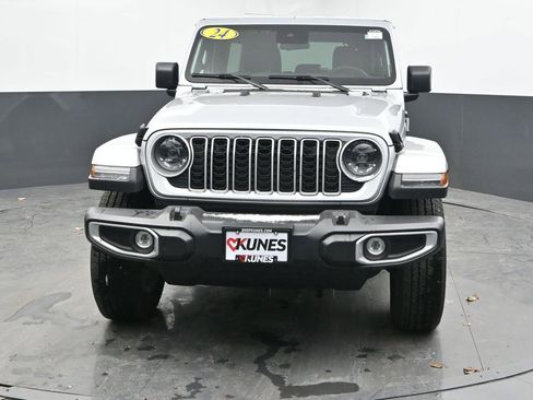 Used 2024 Jeep Wrangler Sahara image 4
