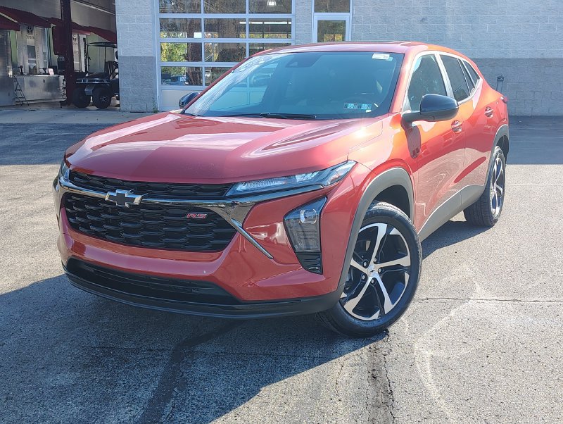 Used 2024 Chevrolet Trax RS w/ Sunroof Package FWD image 5