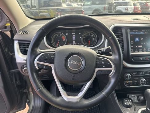 Used 2018 Jeep Cherokee Trailhawk w/ Quick Order Package 27L AWD/4WD image 15