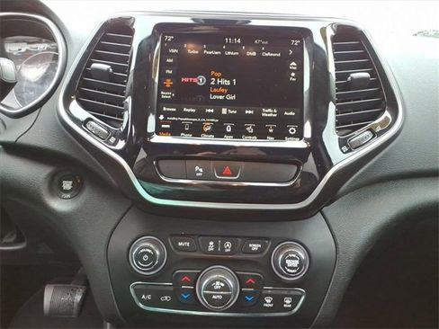 Used 2019 Jeep Cherokee Limited image 21