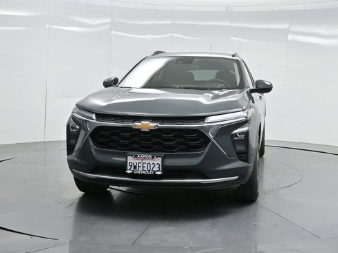 Used 2025 Chevrolet Trax LT w/ Driver Confidence Package FWD image 38