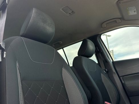 Used 2020 Nissan Kicks SV image 16