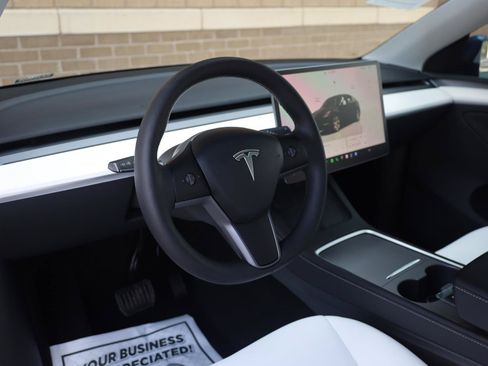 Used 2024 Tesla Model Y Long Range AWD/4WD image 13