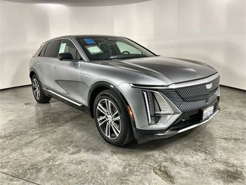 Used 2025 Cadillac Lyriq Luxury image 2