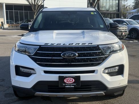 Used 2023 Ford Explorer XLT w/ Equipment Group 202A image 3