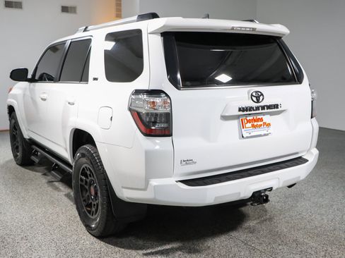Used 2021 Toyota 4Runner SR5 Premium w/ Moonroof Package AWD/4WD image 9
