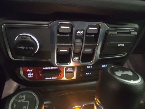 Used 2024 Jeep Wrangler Willys image 15