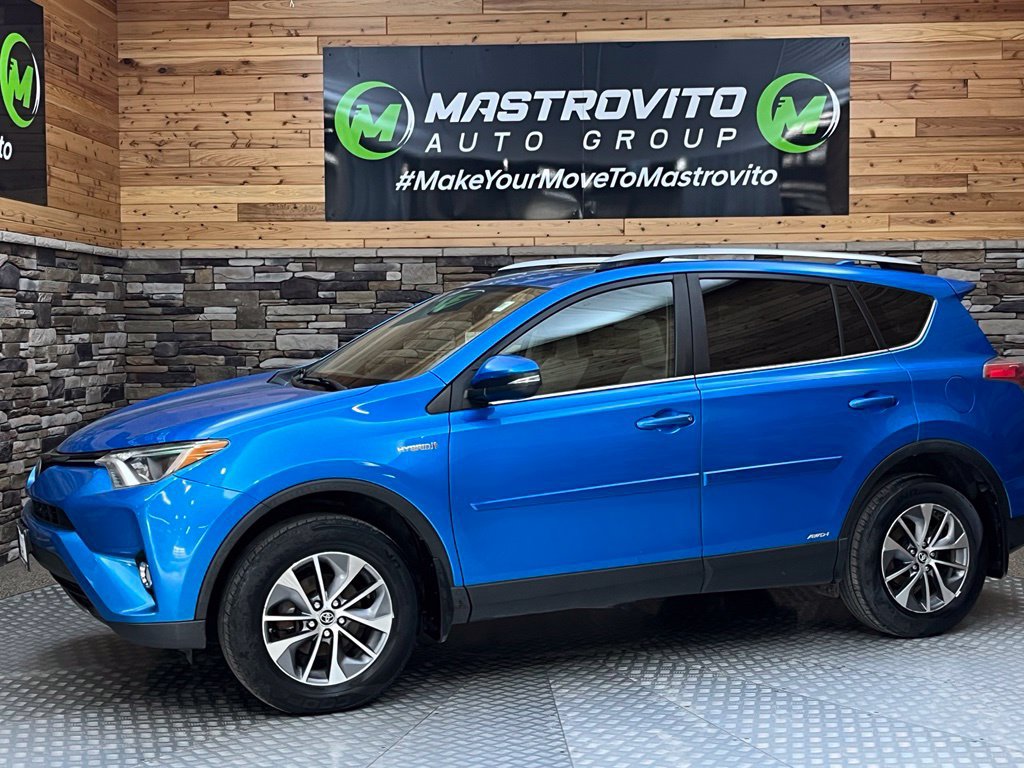 Used 2017 Toyota RAV4 XLE AWD/4WD image 5