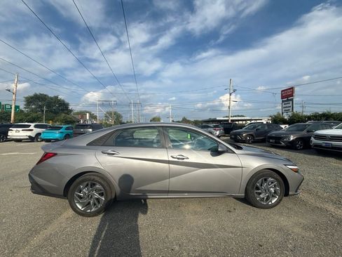 Used 2024 Hyundai Elantra SEL FWD image 4