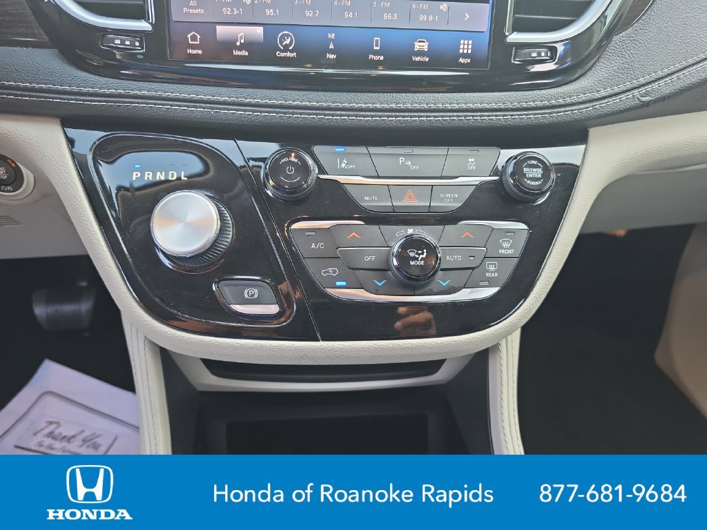 Used 2023 Chrysler Pacifica Limited FWD image 15
