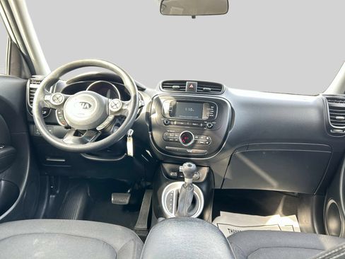 Used 2017 Kia Soul + image 15